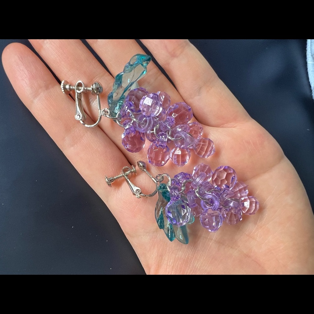 Purple grape earrings - Picture 2 of 2